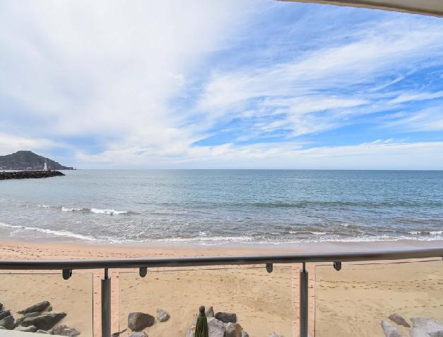 STUNNING 2 BEDROOM OCEAN FRONT CONDO